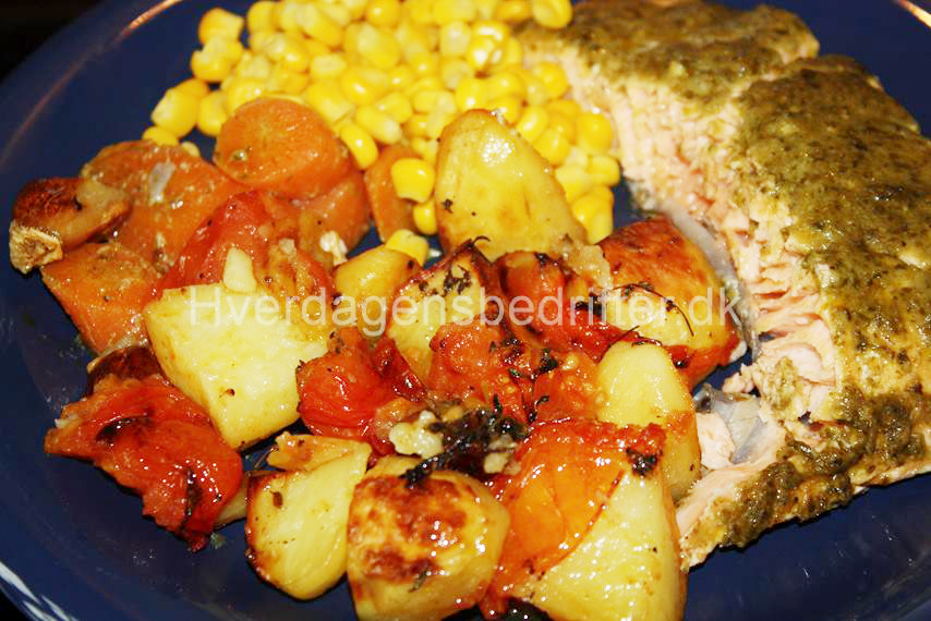 Laks med bagte kartofler